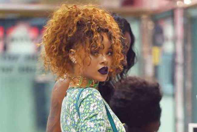Style Rihanna Coiffage pour cheveux bouclés