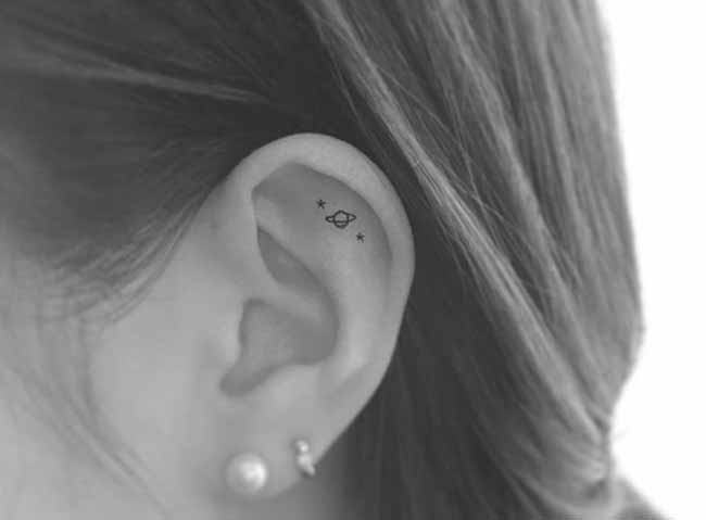 Tatouage du lobe de l'oreille