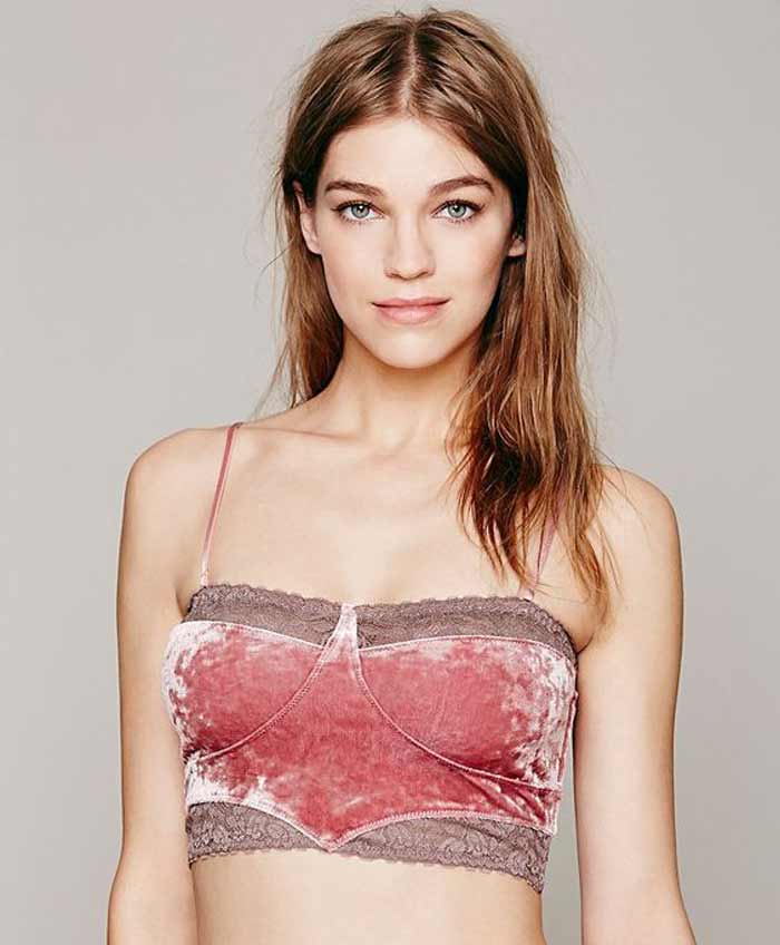 Soutien-gorge court en velours chez Free People Clothing Boutique