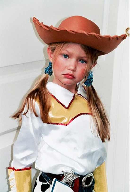 Gigi enfant en costume