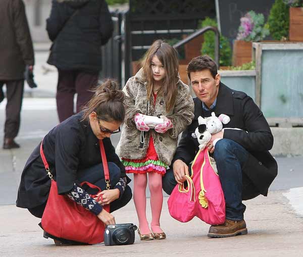 Katie, Tom Cruise et Suri