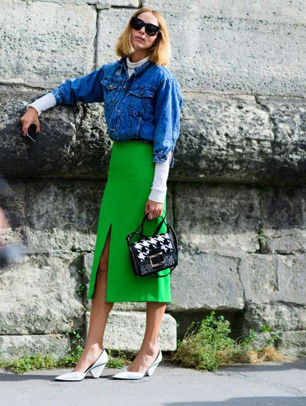 Pull à col roulé et chemise en jean