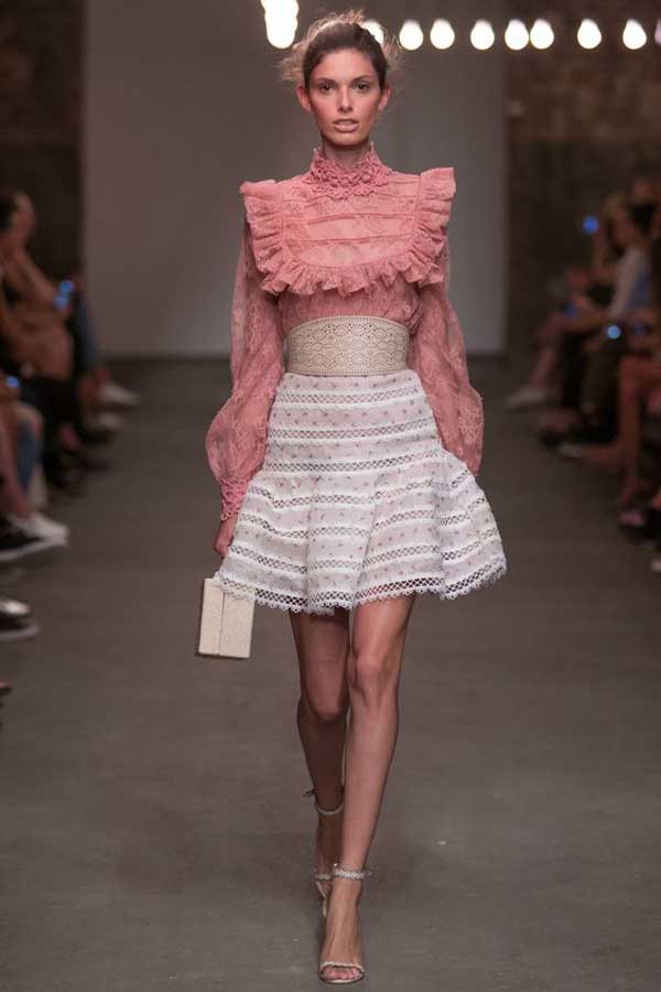 Tenue de couleur rose, combinaison 2026