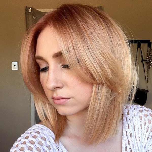 Charmante blonde pêche