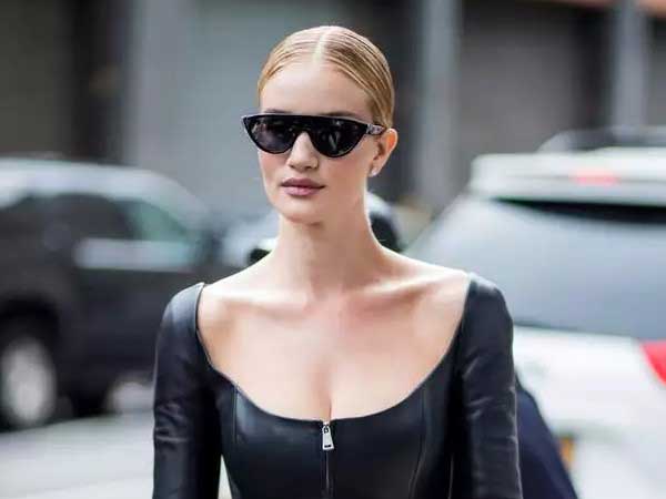 Cinq couleurs dans la garde-robe, dont aucune blonde ne peut se passer. photo