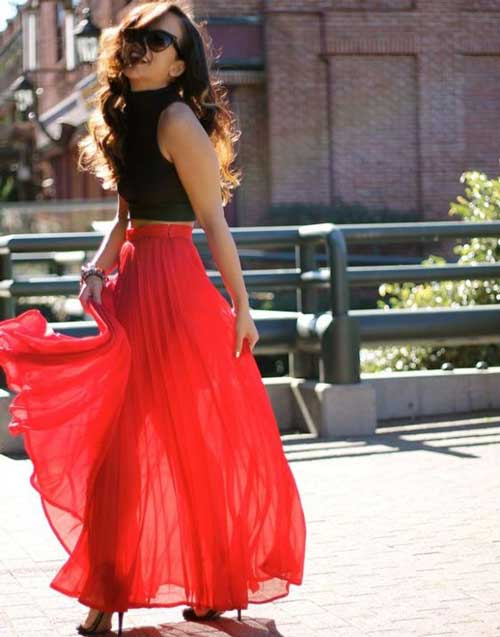 Look de rendez-vous avec une jupe rouge