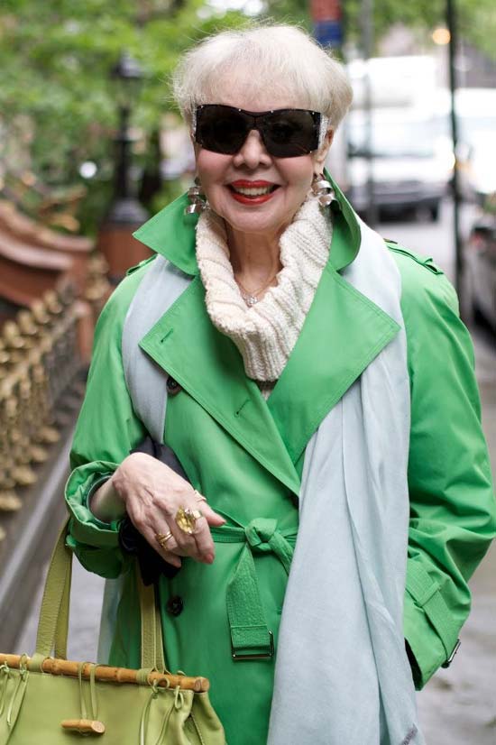 Les femmes modernes de la mode à l'époque