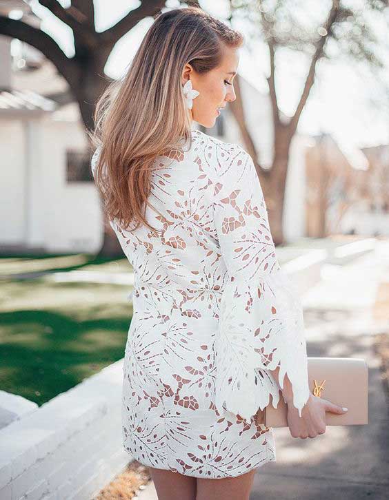 Robe en dentelle blanche pour l'été