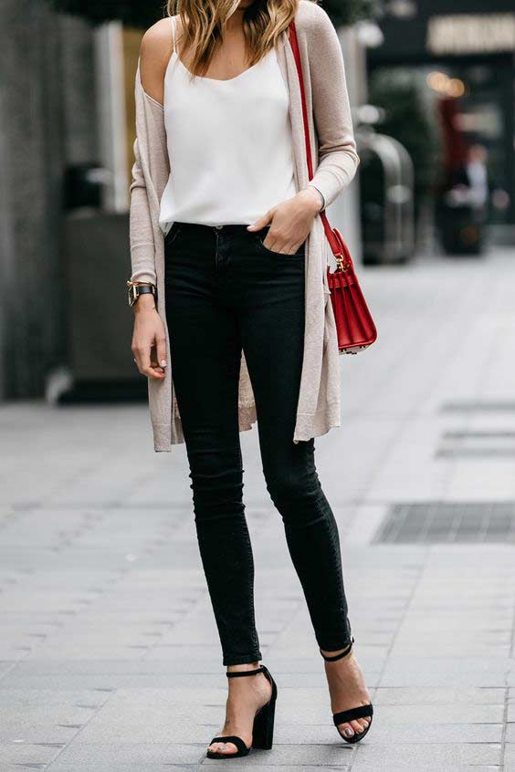 Cardigan mi-long nude avec jean noir