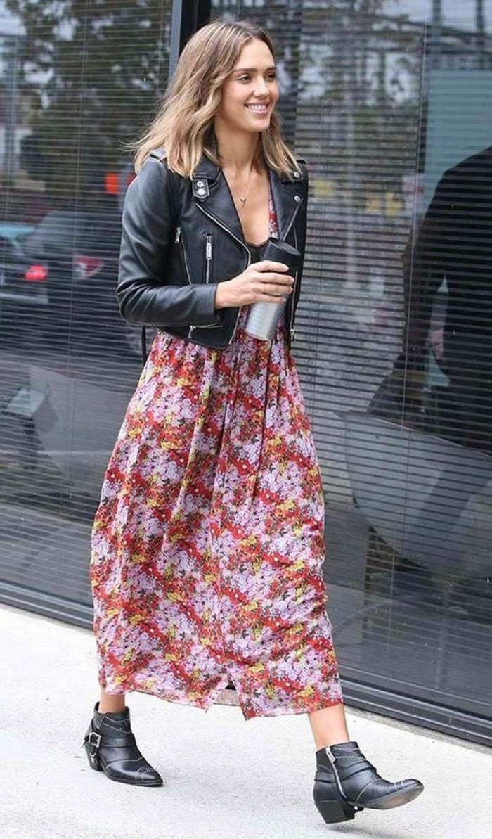 Robe contrastée et veste en cuir noir