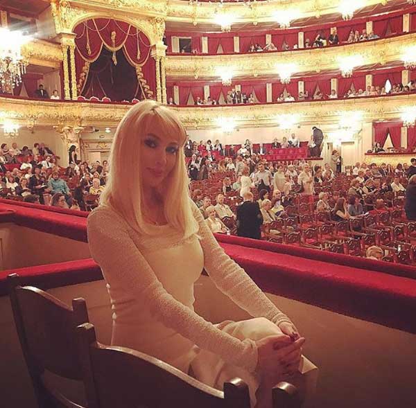 Lera Kudryavtseva avec une frange