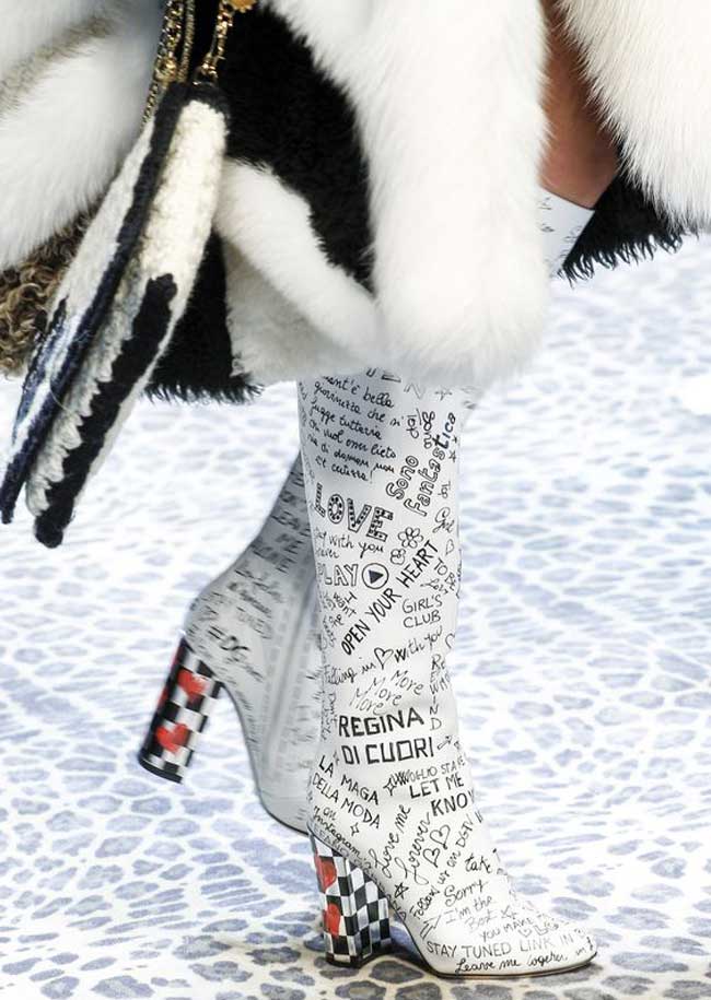 Chaussures à la mode avec logo