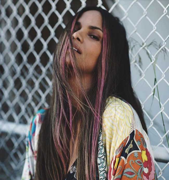 Halle Berry - brins roses ajoutés