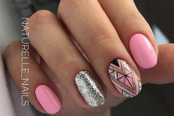 Manucure pailletée et pailletée