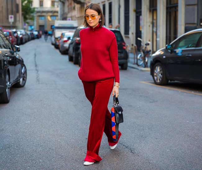 L'image la plus frappante des pulls avec un pantalon en velours