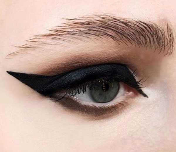 Yeux d'amande à la mode