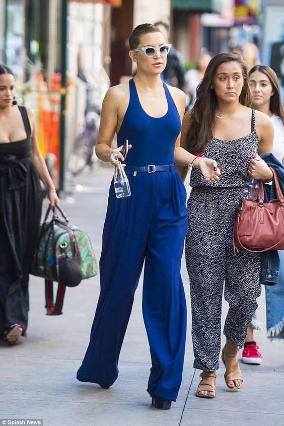 La combinaison bleue de Kate Handson