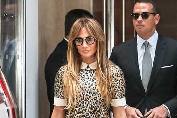 Tenue mystérieuse - Star J.Lo