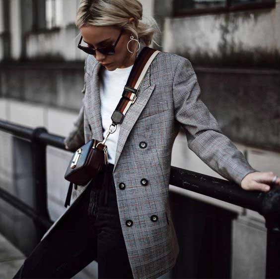 Comment porter un blazer à carreaux gris