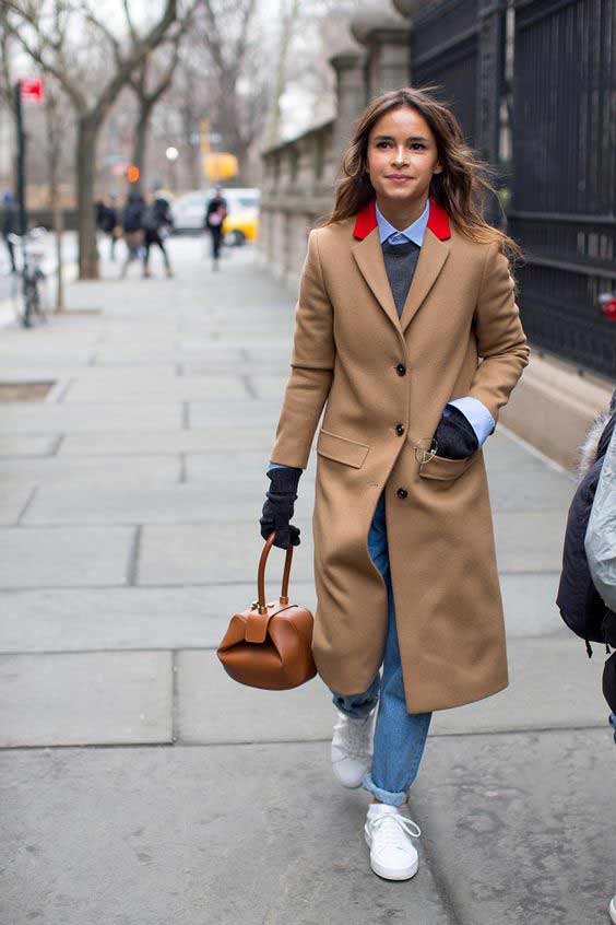 Miroslava Duma en manteau beige
