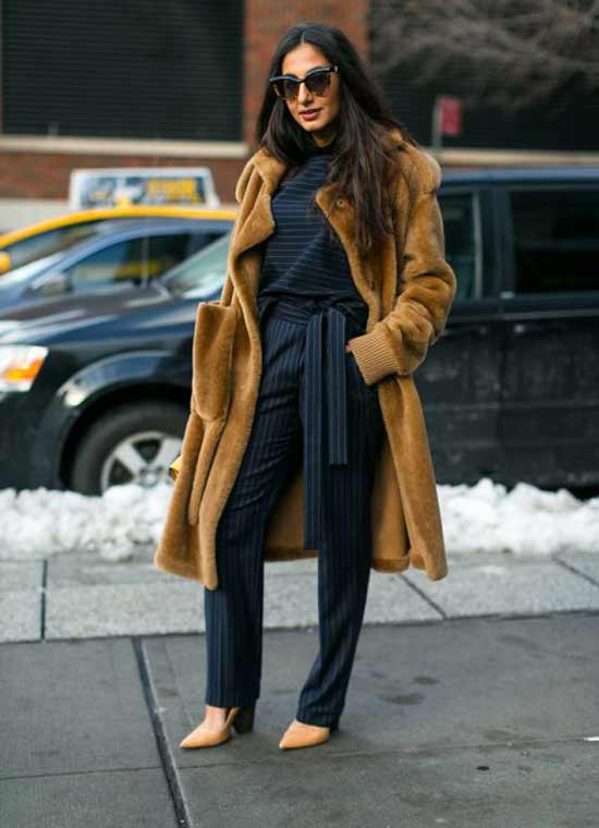 Manteau de fourrure avec une capuche 2026