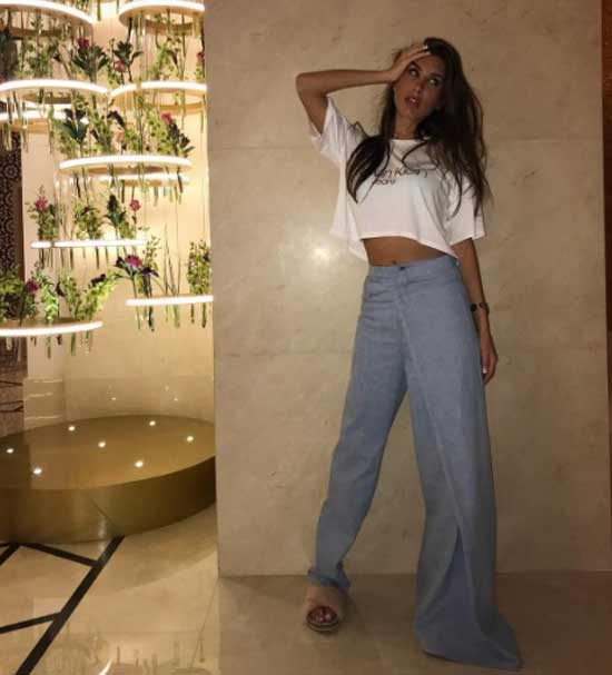 Original et stylé ? Les tenues de Keti Topuria sont difficiles à évaluer