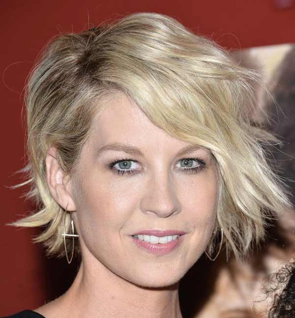 Blonde aux racines foncées