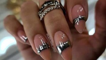 Manucure de vacances beige