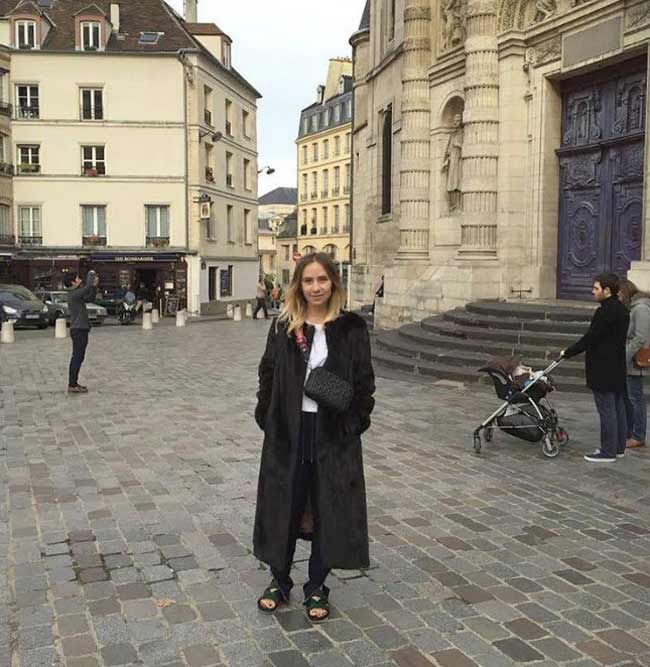 Est-ce moderne, chic parisien ? Les fans ont été déconcertés par le choix d'Evelina Khromtchenko, evelinakhromtchenko