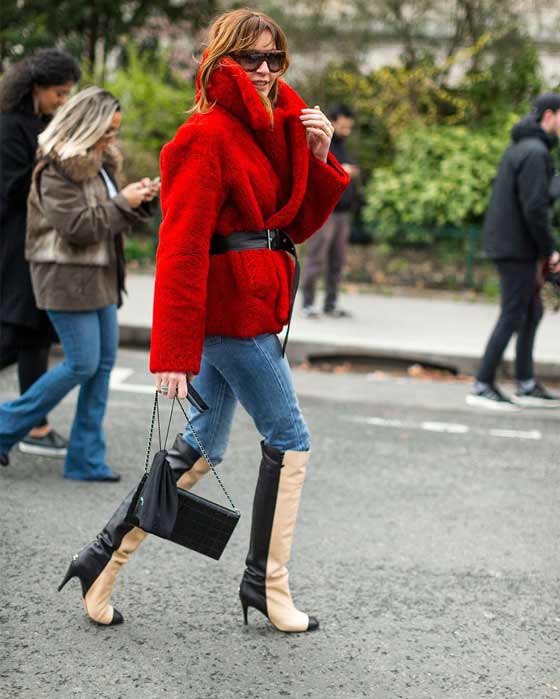 Fourrure colorée, Paris Fashion Week Street Style Automne 2026