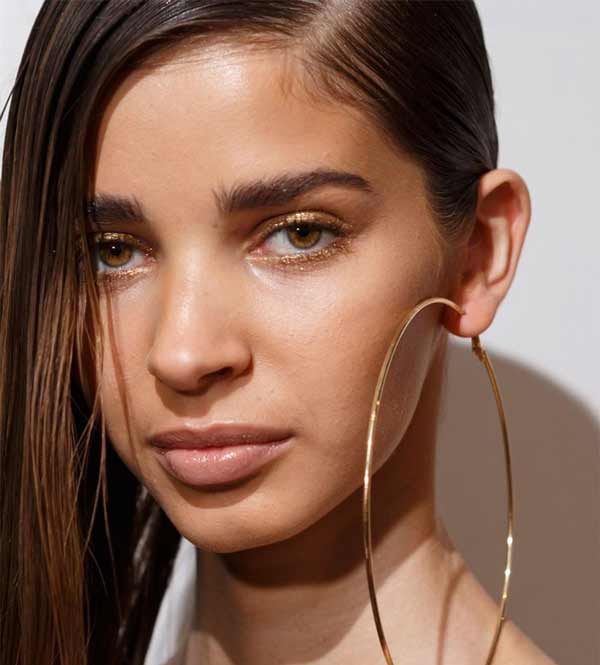 Maquillage des yeux métallisé