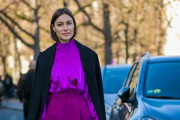 L'ultraviolet est la couleur principale de 2026: avec quoi combiner, idées et images