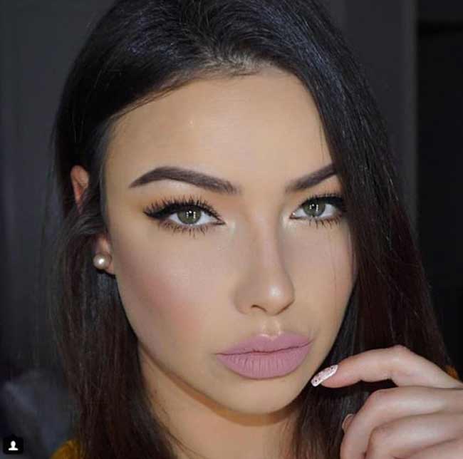 Rouge à lèvres couleur lilas pastel mode 2026