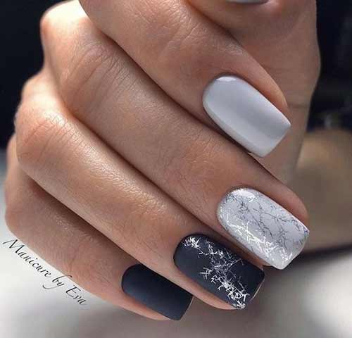 Du gris avec du noir pour les ongles courts