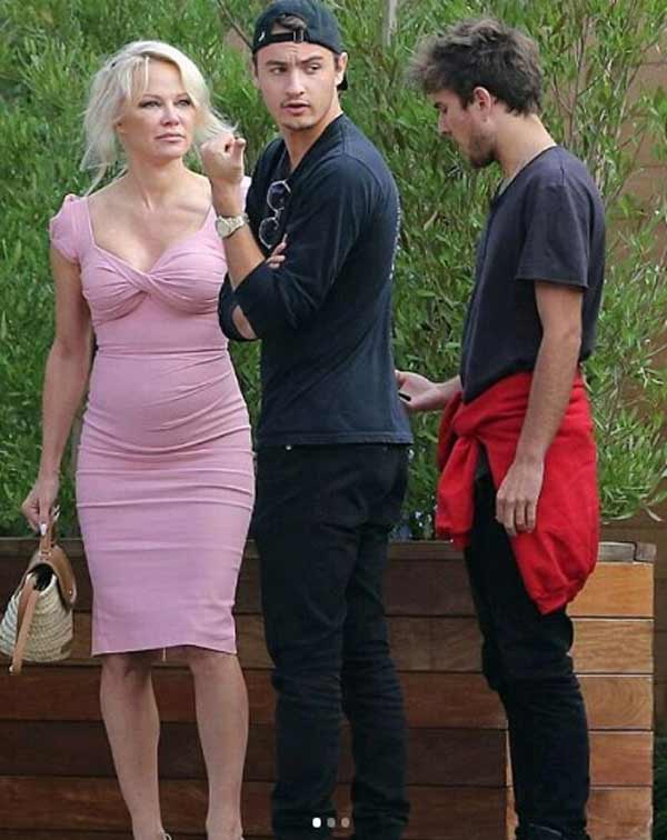 Pamela avec ses fils