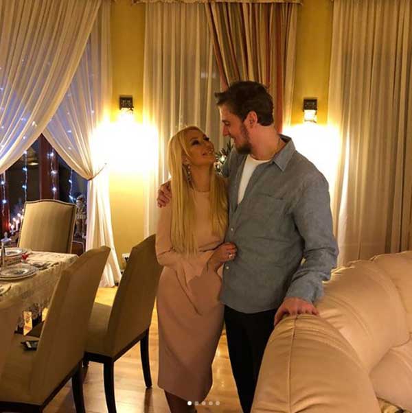 Lera avec son mari joueur de hockey