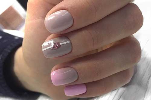 Combinaison délicate de nuances en manucure