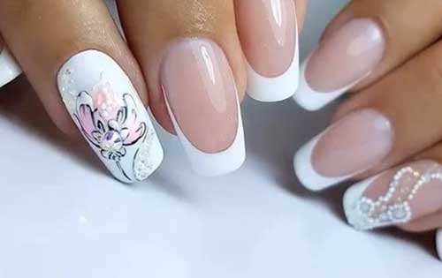 Français et dessin de fleurs sur fond blanc