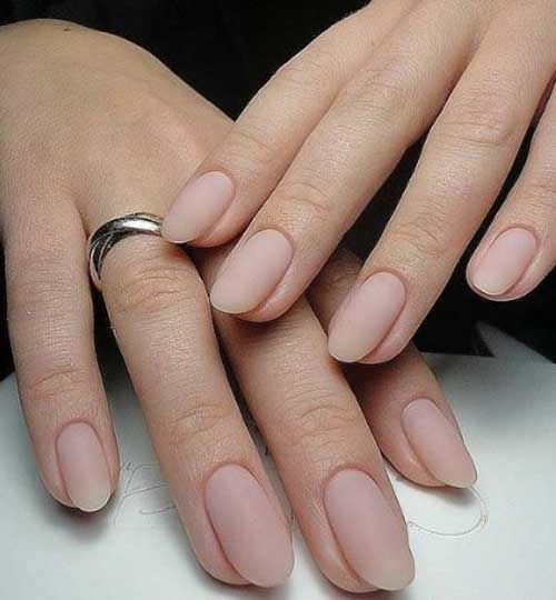 Les cinq tendances manucure les plus en vogue printemps-été 2026 couleur mate