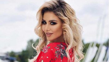 Que porter avec une robe fleurie