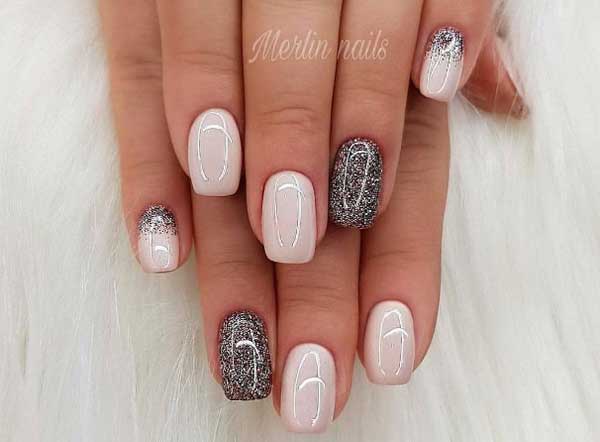 Manucure claire avec sombre