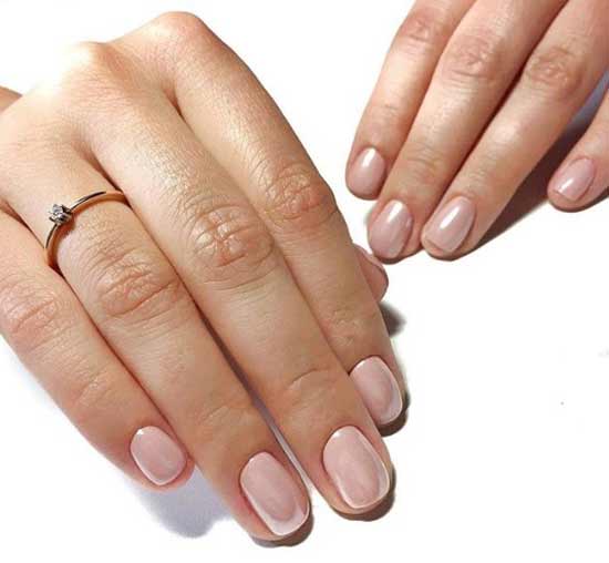 On se débarrasse des taches de vieillesse sur les mains