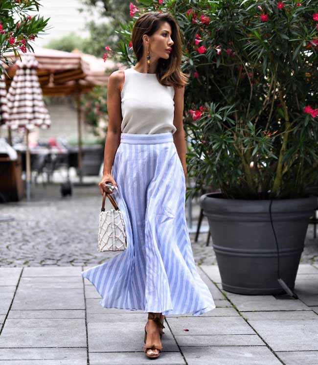 Jupe juste au dessus de la cheville