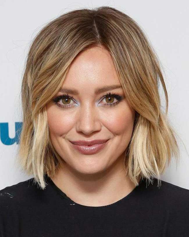 Coupe de cheveux avec une frange asymétrique