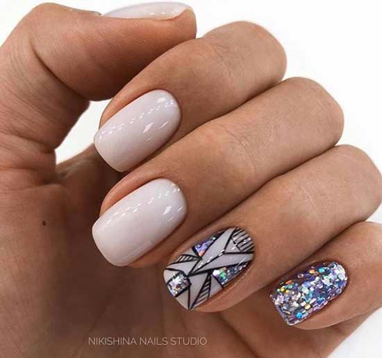 Gris avec accent sur un ongle