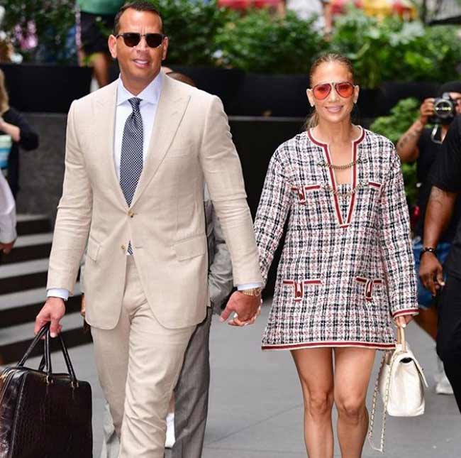 J. Lo - un look raté en mini robe