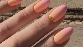 Manucure dégradé rose-orangé
