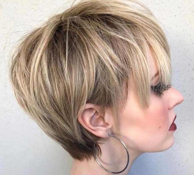 Pixie avec une longue frange