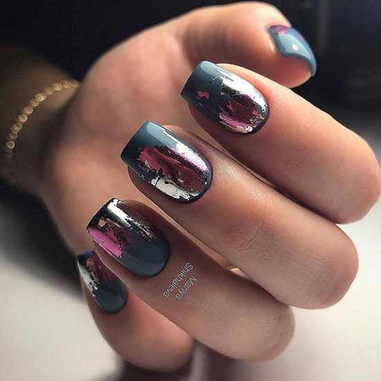 Feuille pour l'or rose sur les ongles