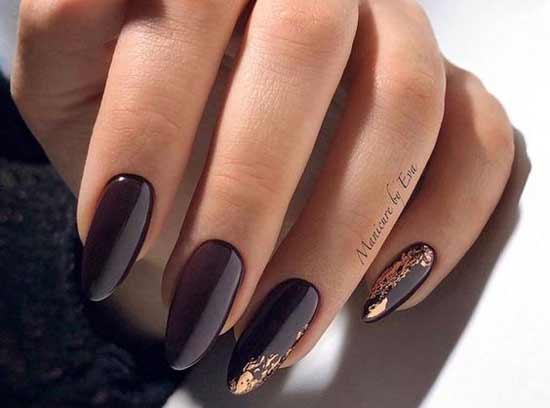 Manucure sombre pour l'automne